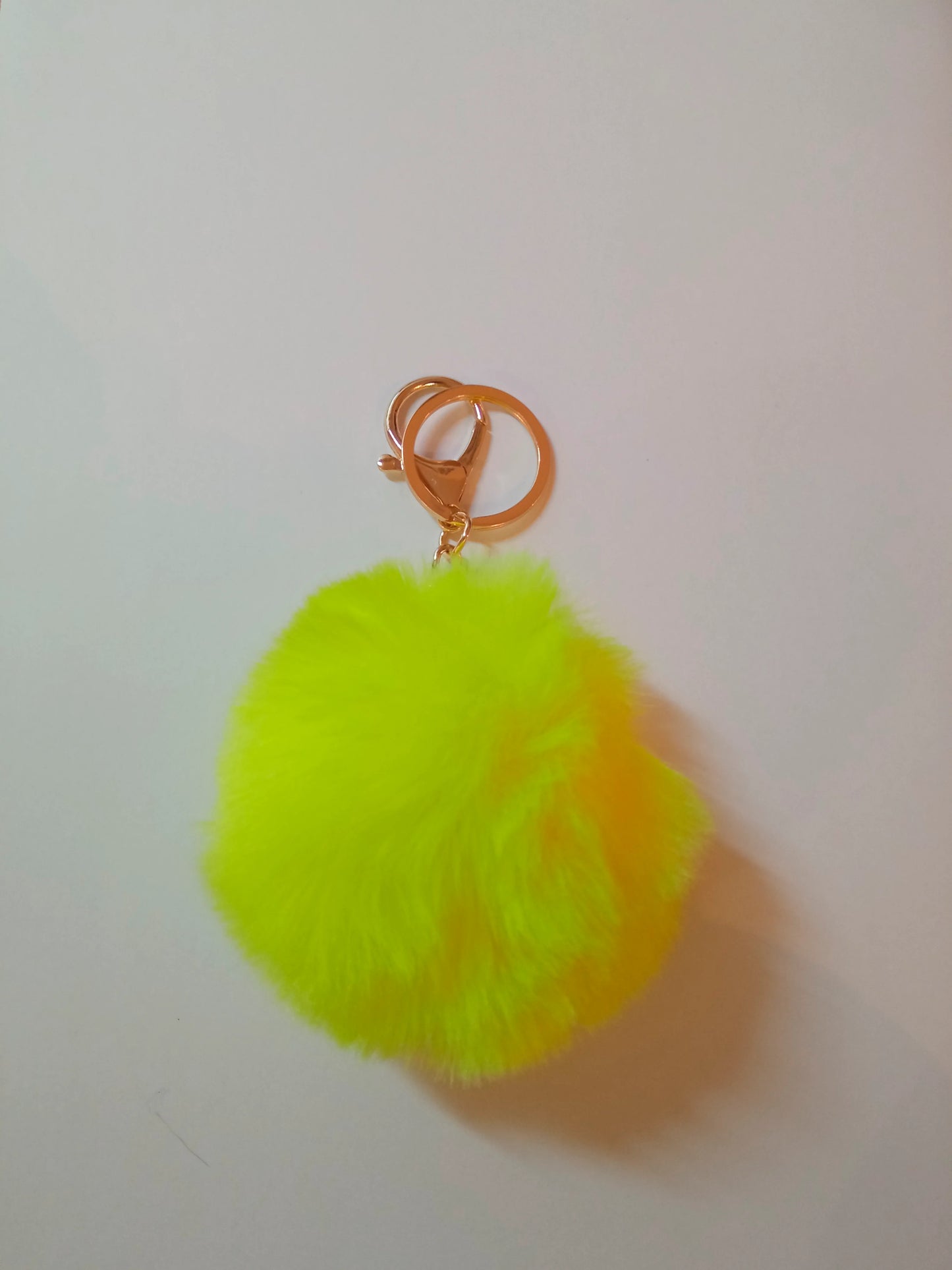 Porte-clés Pompon en Fausse Fourrure - Doux et Coloré
