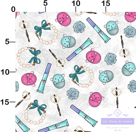 Tissu au mètre 327 femme mode fashion girly beauté - Disponible en 9 matières - Vendu par multiple de 50 cm
